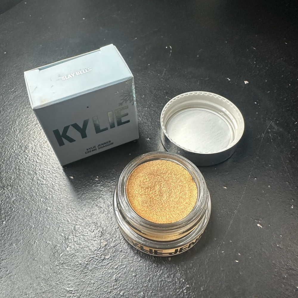 Creme eye shadow